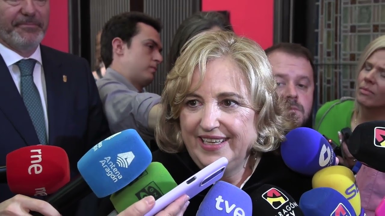 Rosa Bolea y Jorge Azcón atienden a los medios antes de la toma de posesión